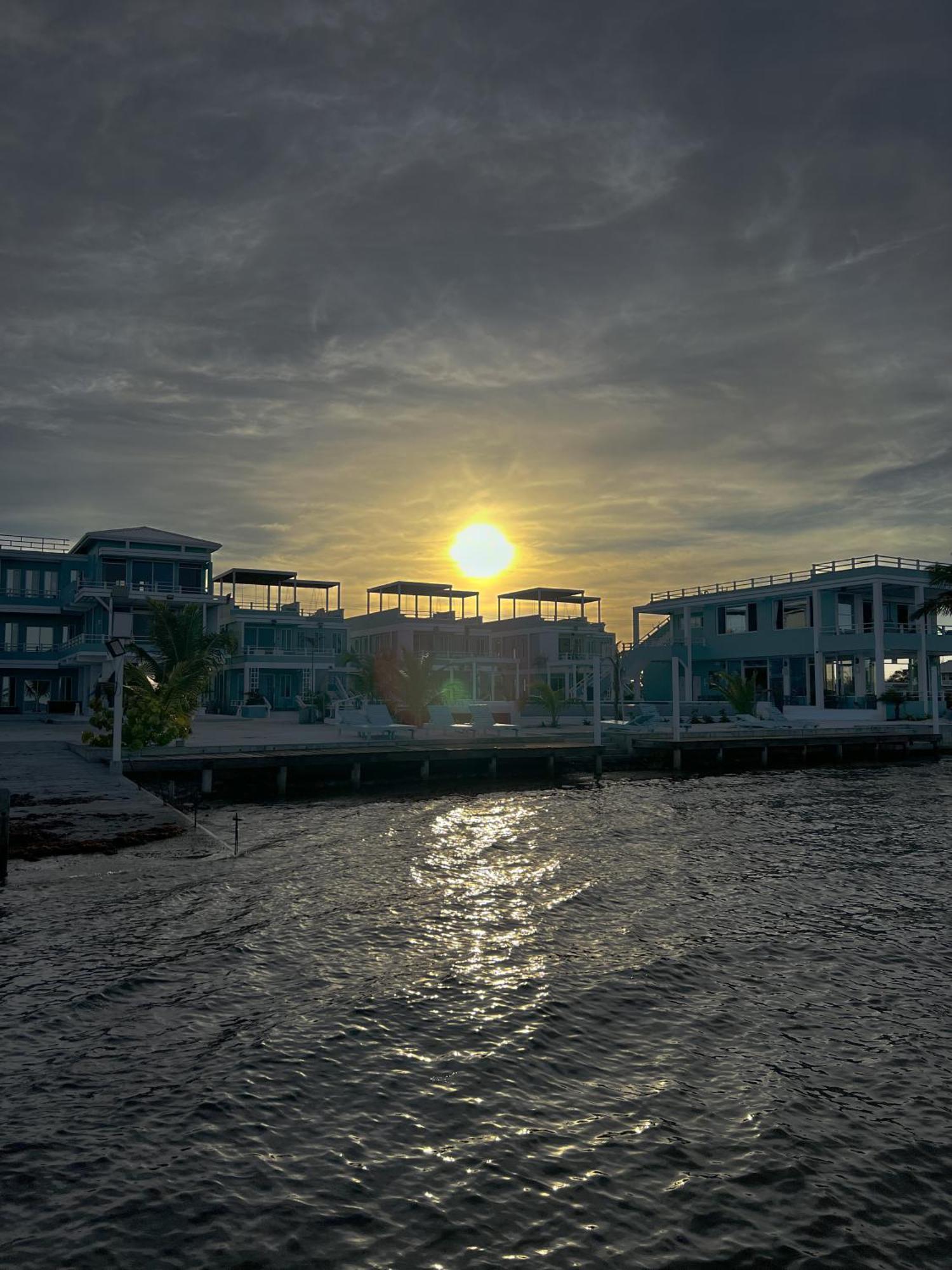 Island Magic Villas Caye Caulker Exteriör bild